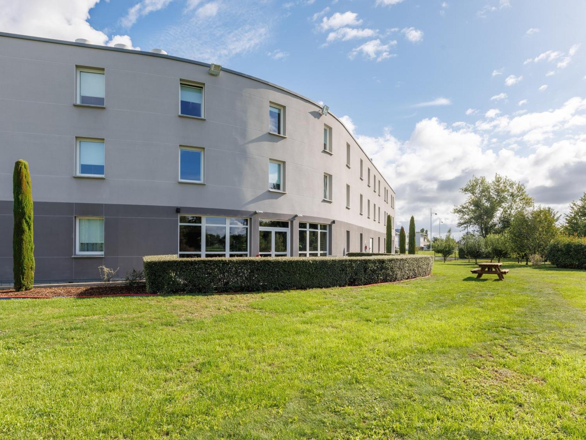 B&B Hotel Clermont-Ferrand Nord Riom Exterior foto