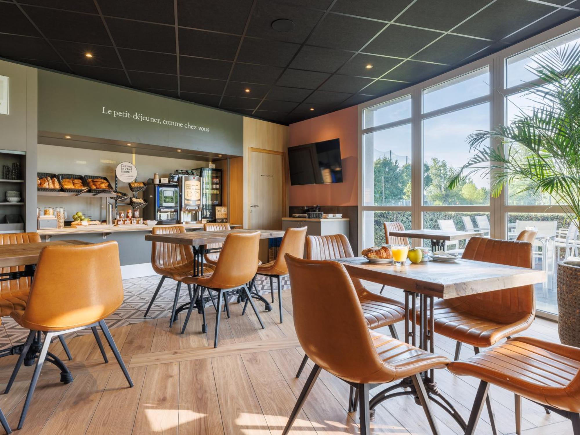 B&B Hotel Clermont-Ferrand Nord Riom Exterior foto