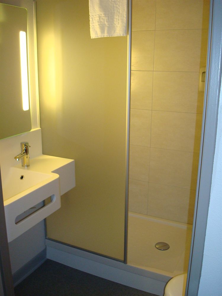B&B Hotel Clermont-Ferrand Nord Riom Exterior foto